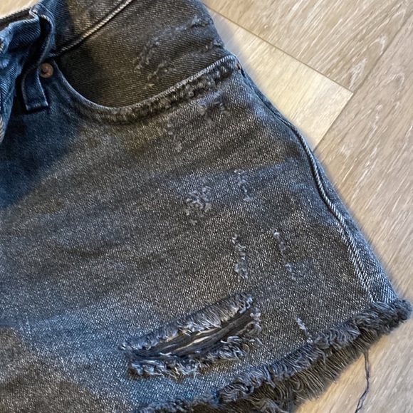 Levi’s Lunar Black Button up Jean Shorts - Picture 2 of 4